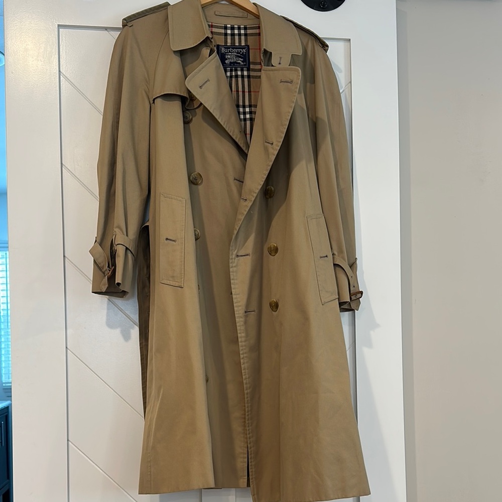 Burberry Classic Beige Trench Coat for Men